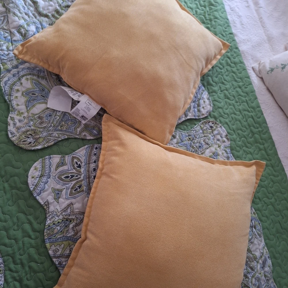 Brandream Green Paisley Patterned Quilt & 2 Yellow Pillows